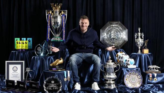 瓦尔迪传射助球队胜出，成为全队英雄